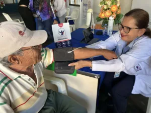 Toma de Tensión a adulto mayor